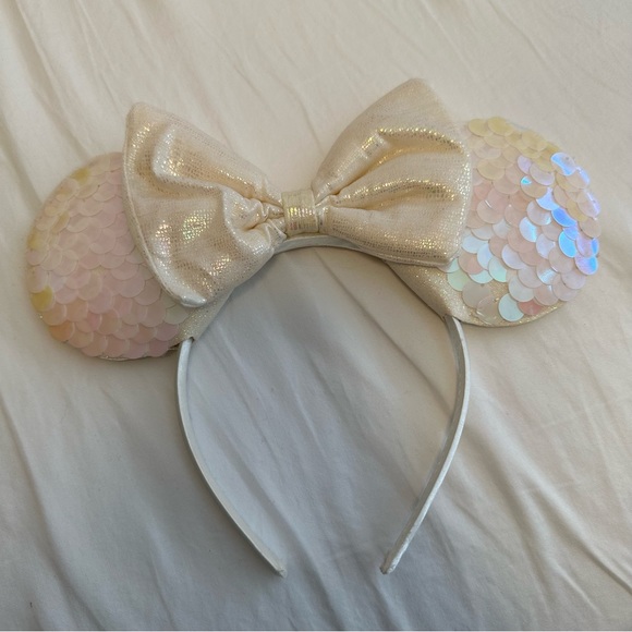 Disney Accessories - WHITE SEQUINED DISNEY EARS WOMENS ADULTS